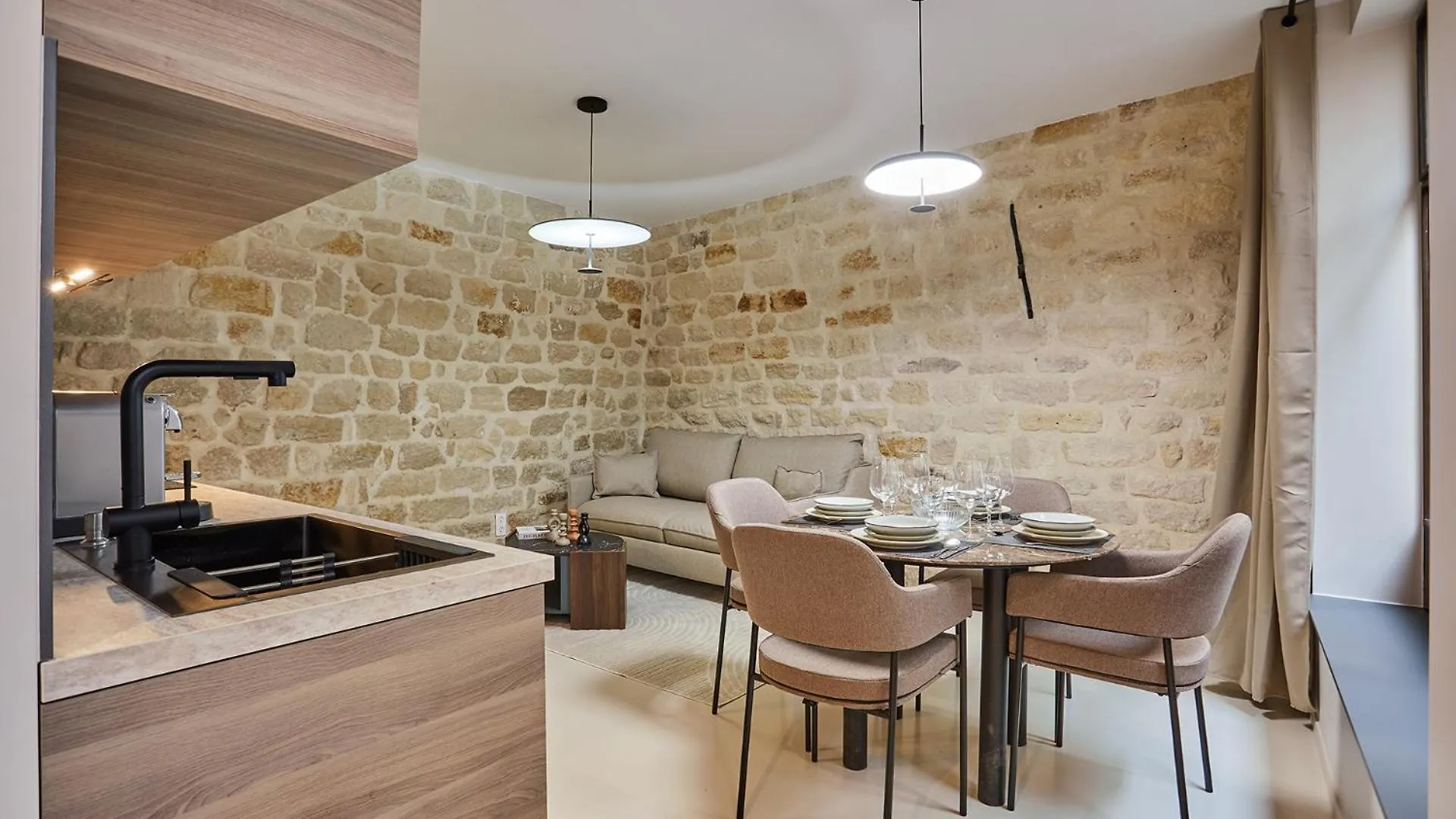 Apartment Center Of Paris By Studio Prestige